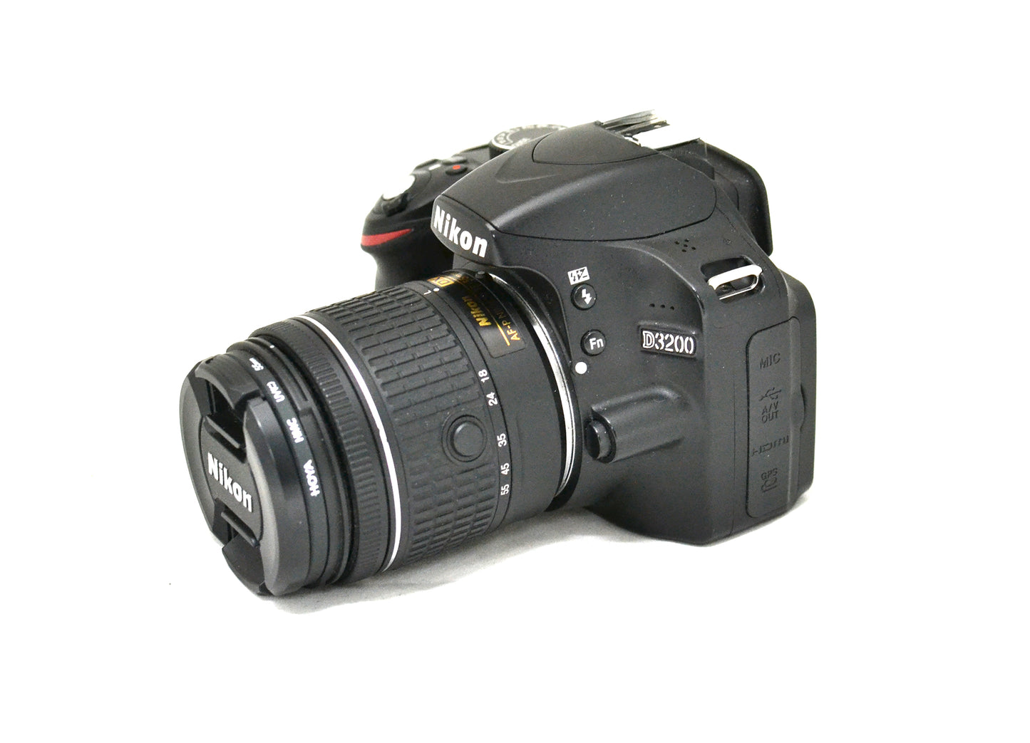 Nikon D3200 + Nikon 18-55 F/3,5-5,6 AF-P VR